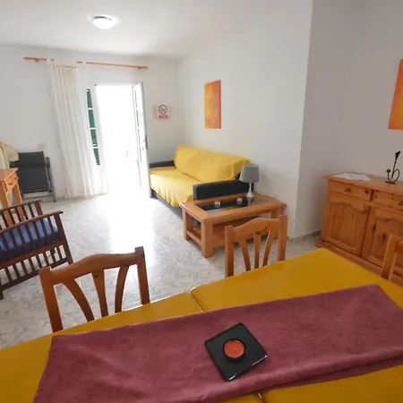 Apartment Marysol 2 With Terrace Close To The Sea
