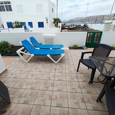 Marysol 2 With Terrace Close To The Sea