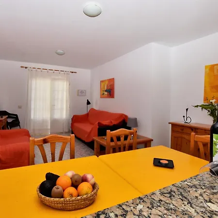 Appartement Marysol 2 With Terrace Close To The Sea Punta Mujeres